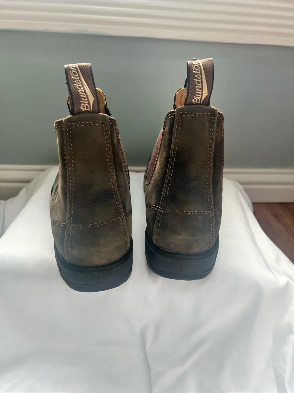 Blundstone B001715 Brown Leather Boots with Dark Elastic Panels